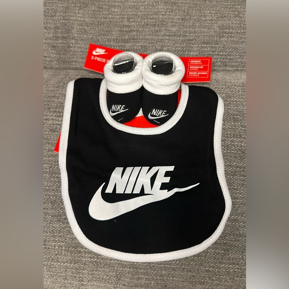 Nike 2 Piece Set (Black)